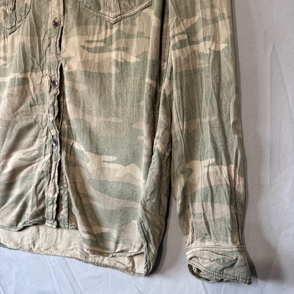 American Eagle Womens Boyfriend Fit Camo Button Down Tee Size S Military Army - Picture 2 of 10